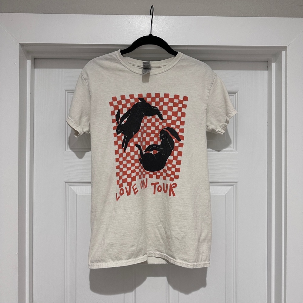 Harry Styles ‘LOVE ON TOUR 21’ White Tee with Red and Black Graphic